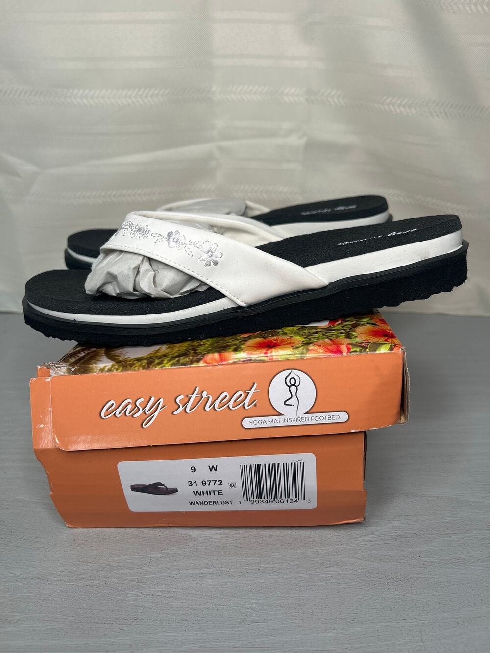 Easy Street Wanderlust Thong Sandals White Womens Size 9 Wide
